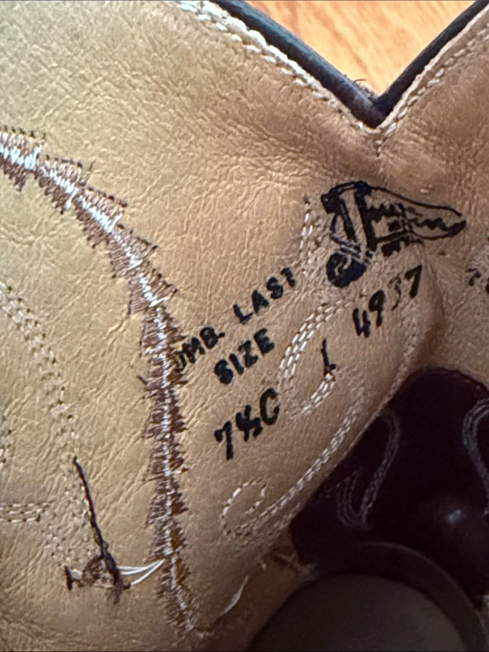 Justin Boots Brown Leather Western Cowboy Boots with Embroidery. Size: 7.5